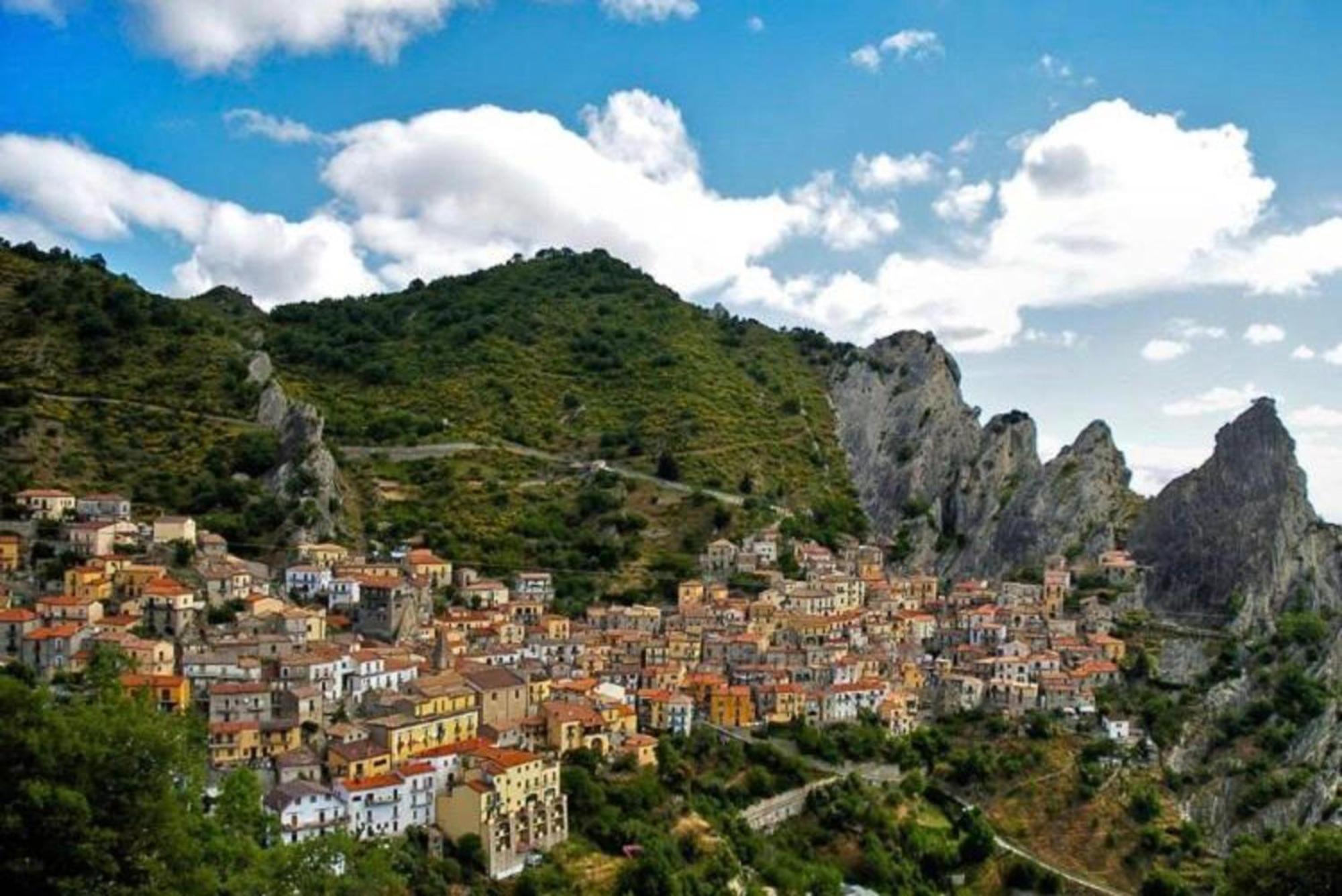 Helvetia Bed & Breakfast Bed & Breakfast Castelmezzano Exterior photo